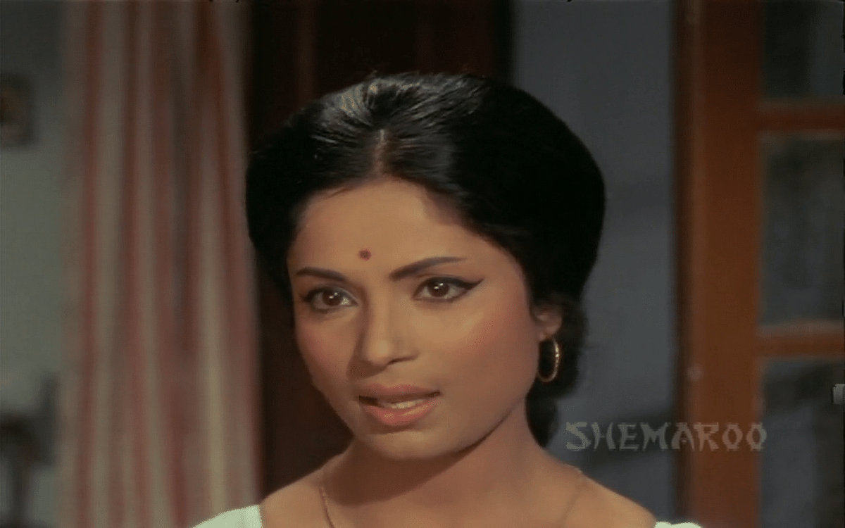 Kajol on the challenges of working in ‘VIP 2’; Veteran actor Sumita Sanyal passes away.
