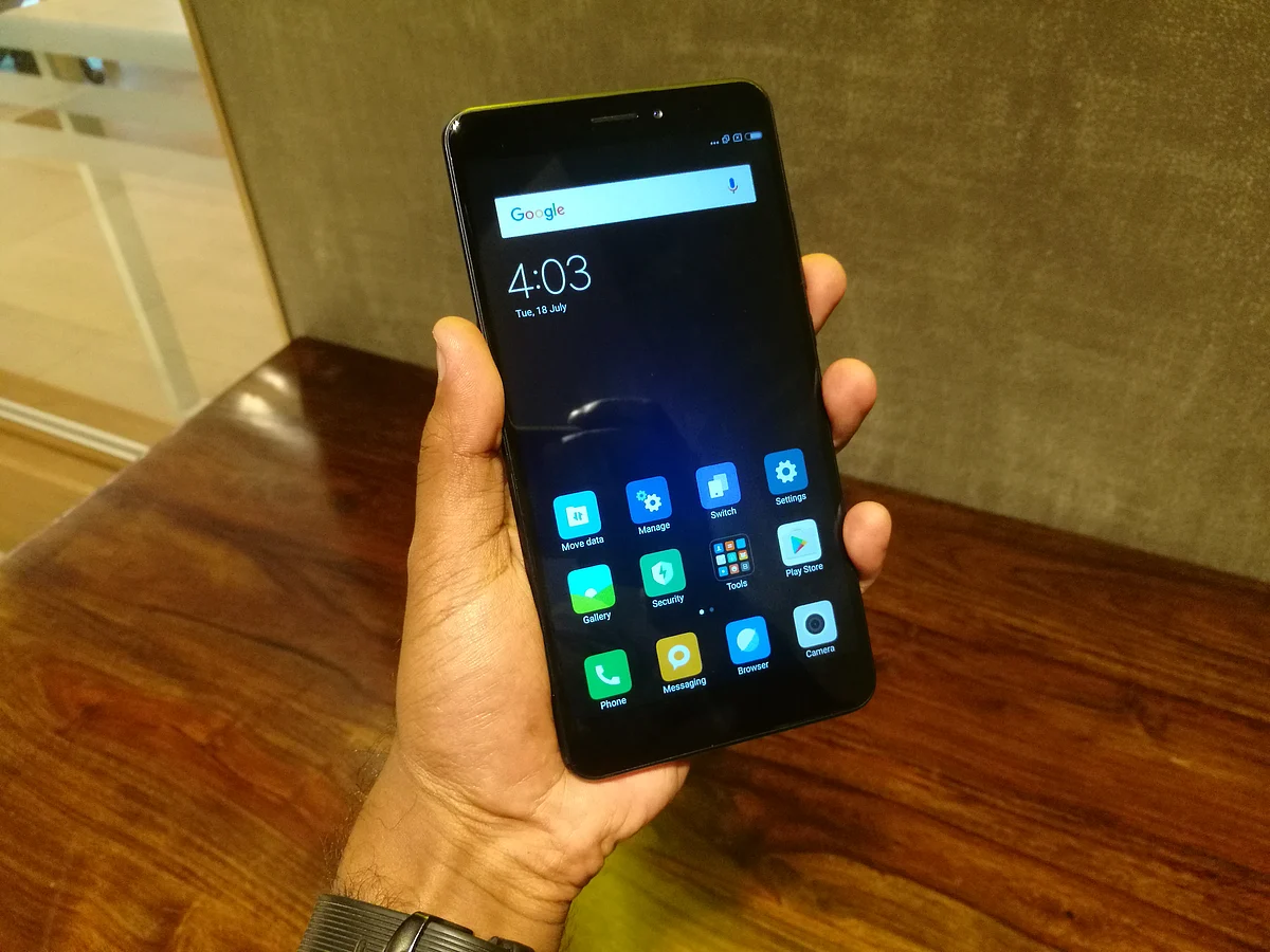 Mi Max 2 sports 2.5D curved glass