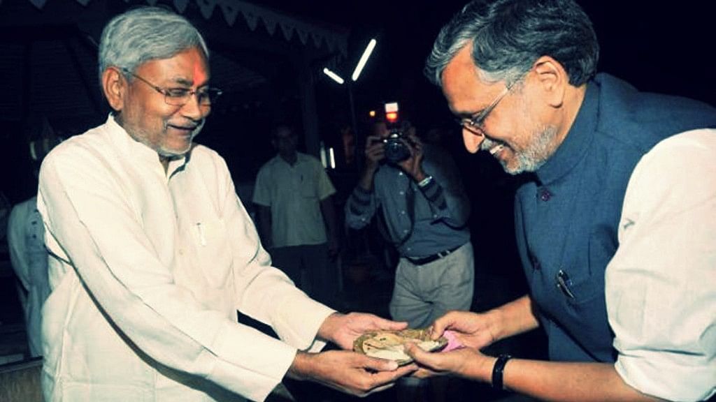 Sushil Modi (R) with Nitish Kumar (L). (Photo: PTI)