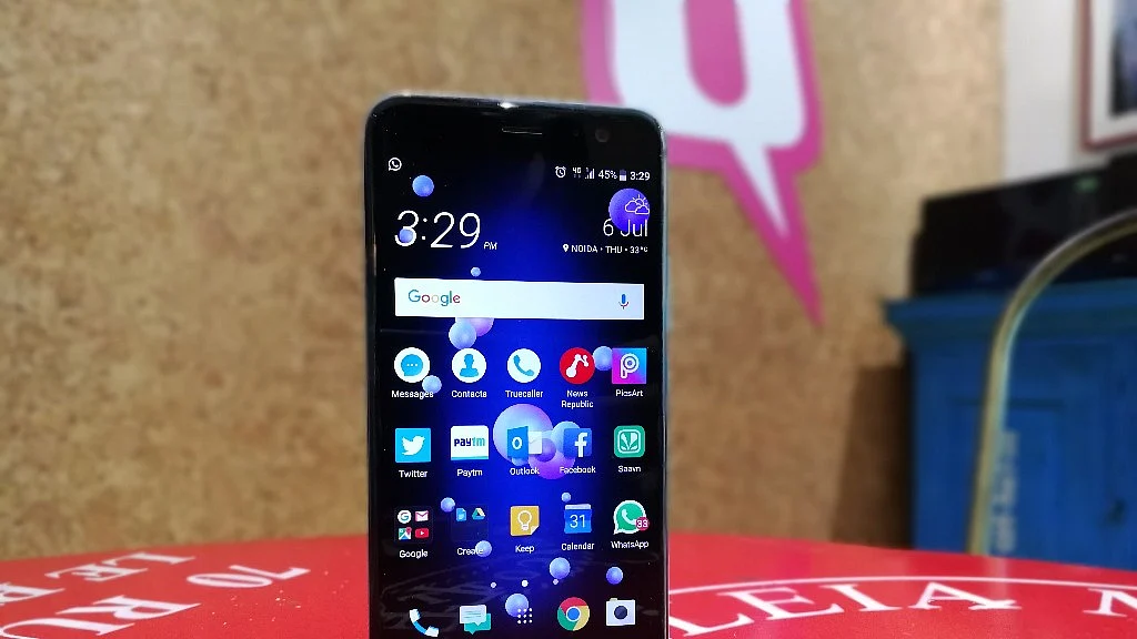 The HTC U11 comes with a 5.5-inch quad-hd display.