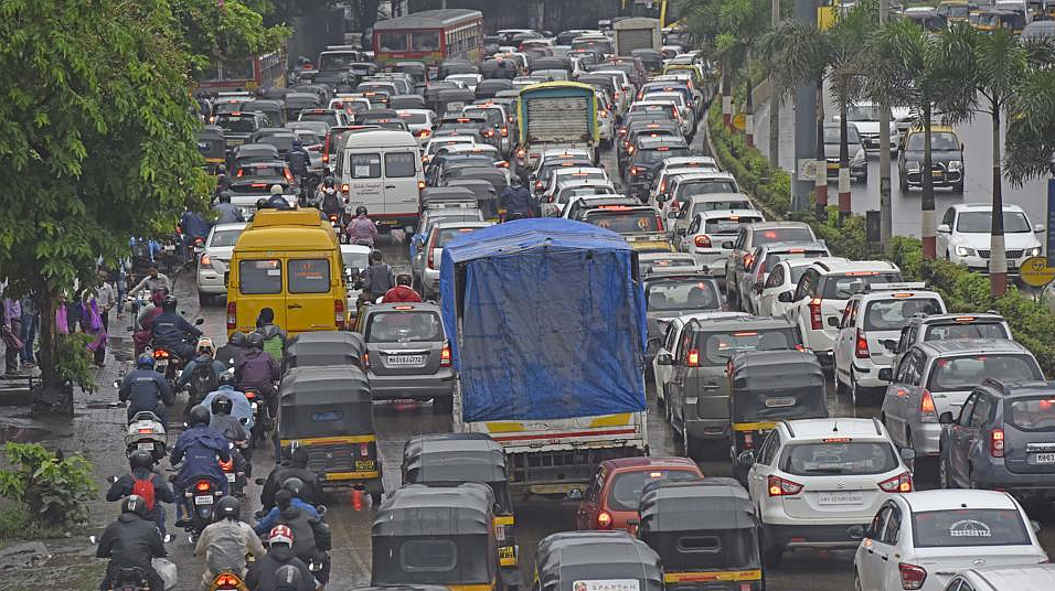 The Western Express Highway saw slow moving traffic.