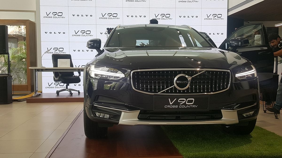 The Volvo V90 Cross Country is both an SUV and a sedan rolled into one. 