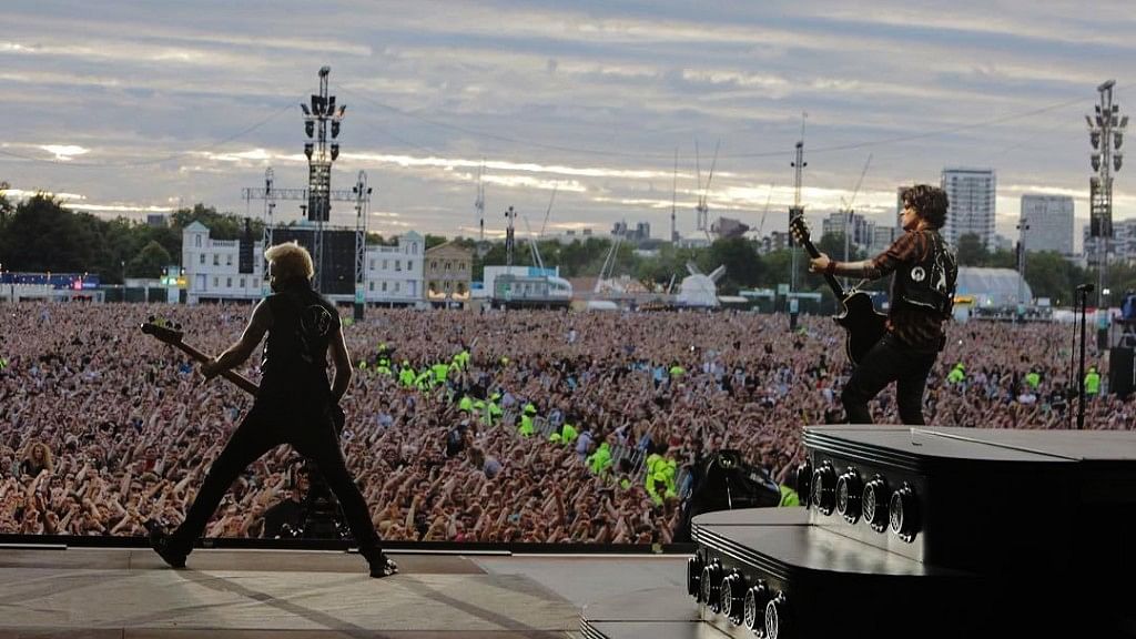 65,000 fans spontaneously broke into Queen’s Bohemian Rhapsody while waiting for Green Day to get on stage at the BST Hyde Park.