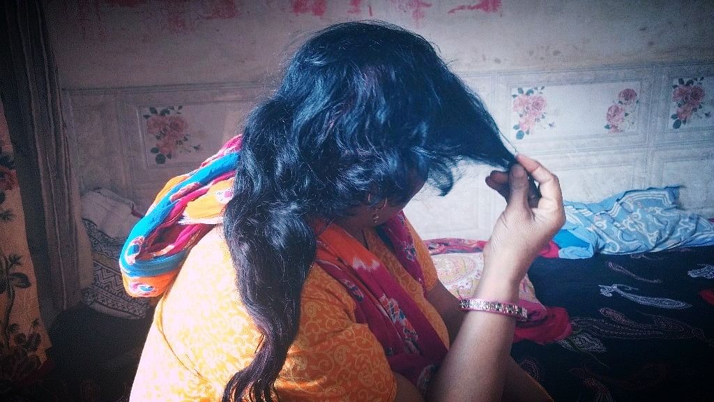 Kamla says her hair was mysteriously cut when she was asleep. (Photo: <b>The Quint</b>/ Hansa Malhotra)