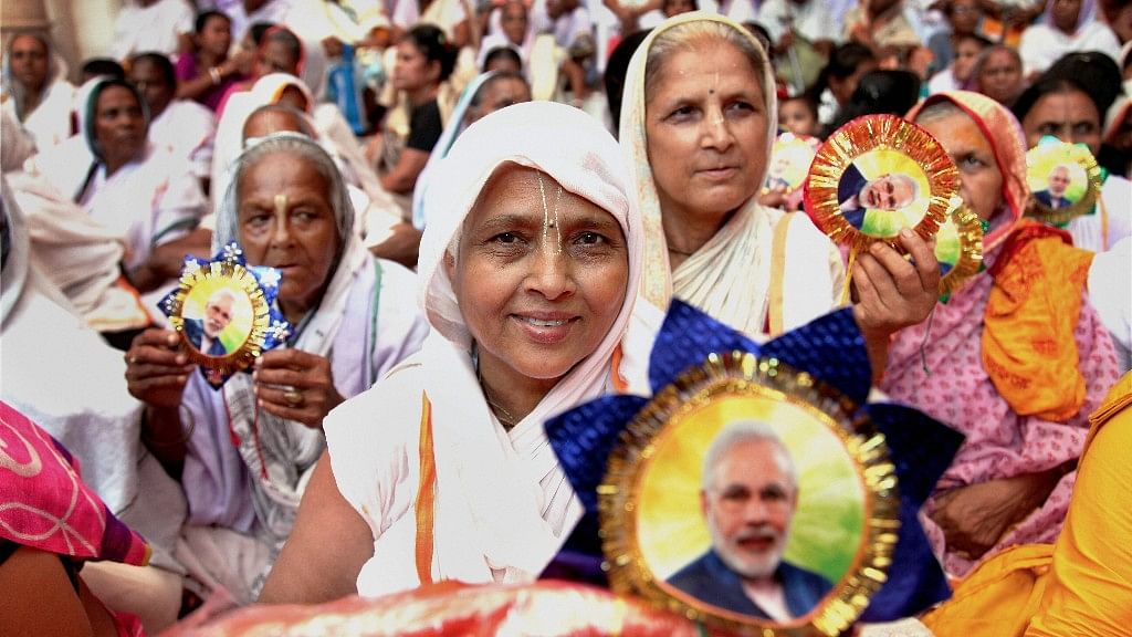 Widows of Vrindavan celebrate Raksha Bandhan Festival and show their “Modi Rakhi”&nbsp;