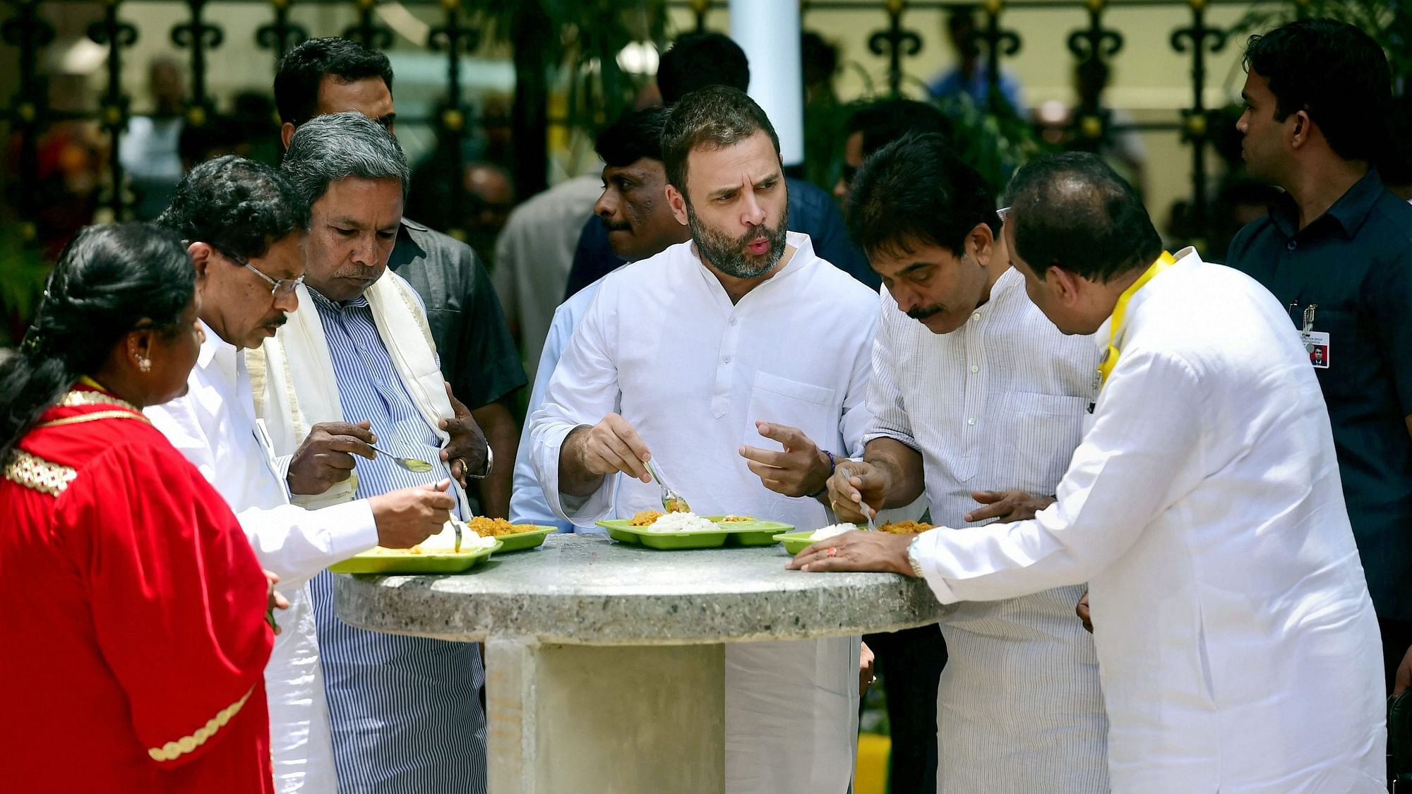 Rahul Gandhi inaugurates the ‘Indira Canteen’.