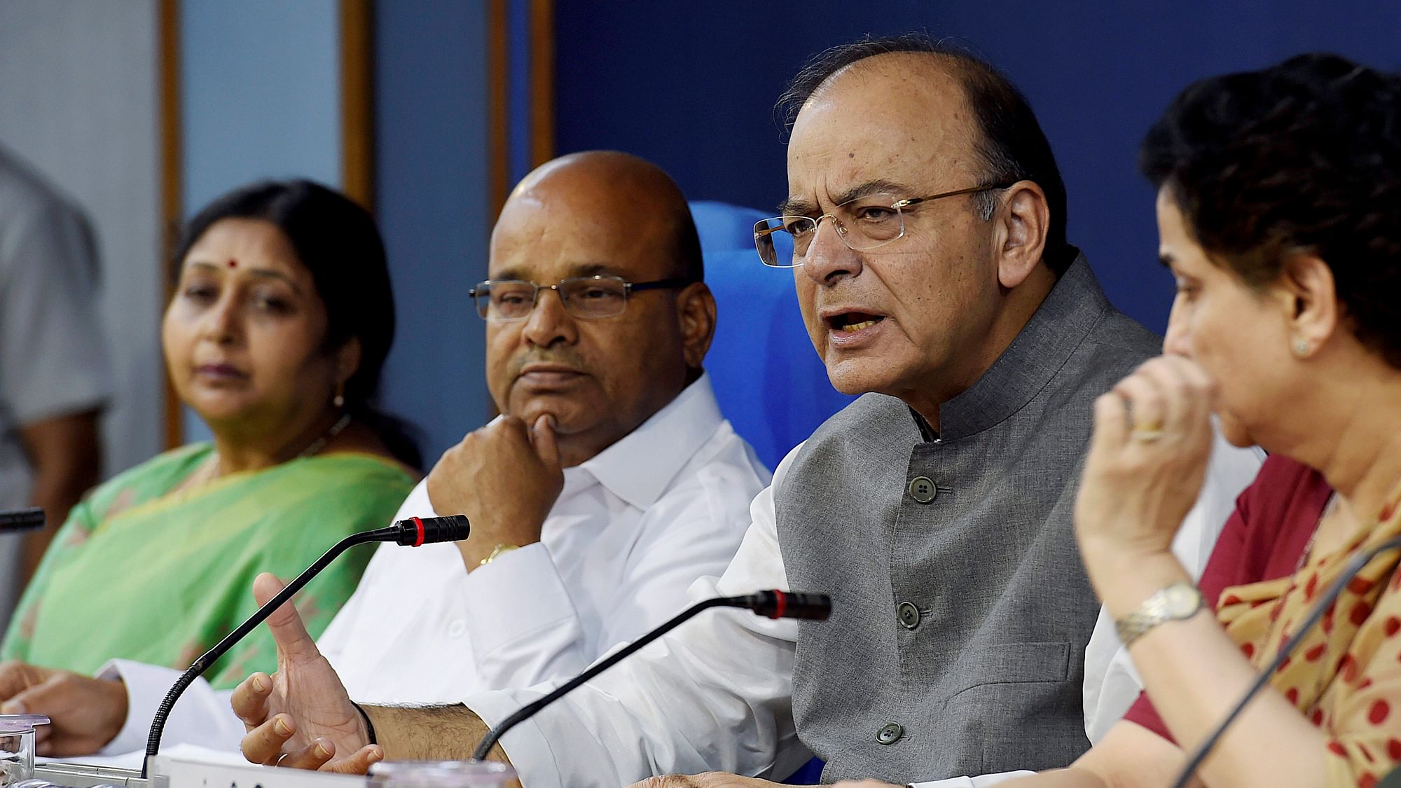 Arun Jaitley with Thawar Chand Gehlot, addressing a press conference after a cabinet meeting in New Delhi &nbsp;