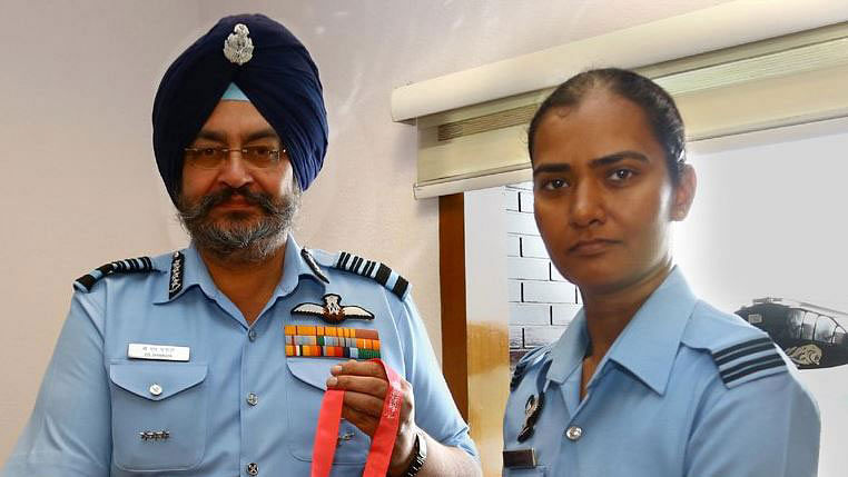 IAF Chief Felicitates Cricketer Shikha Pandey For Performing in WC