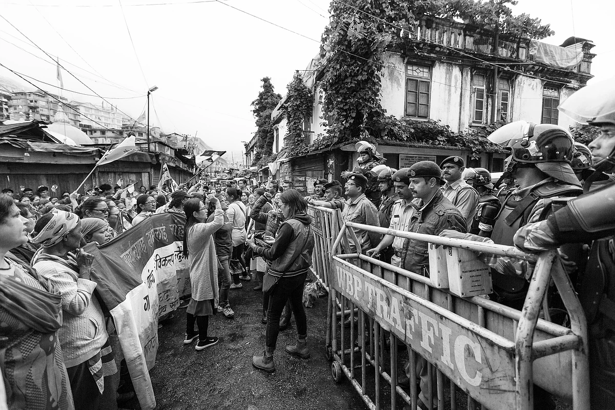 Protestors shouting pro-Gorkhaland slogans in front of Policemen and CRPF in Darjeeling.