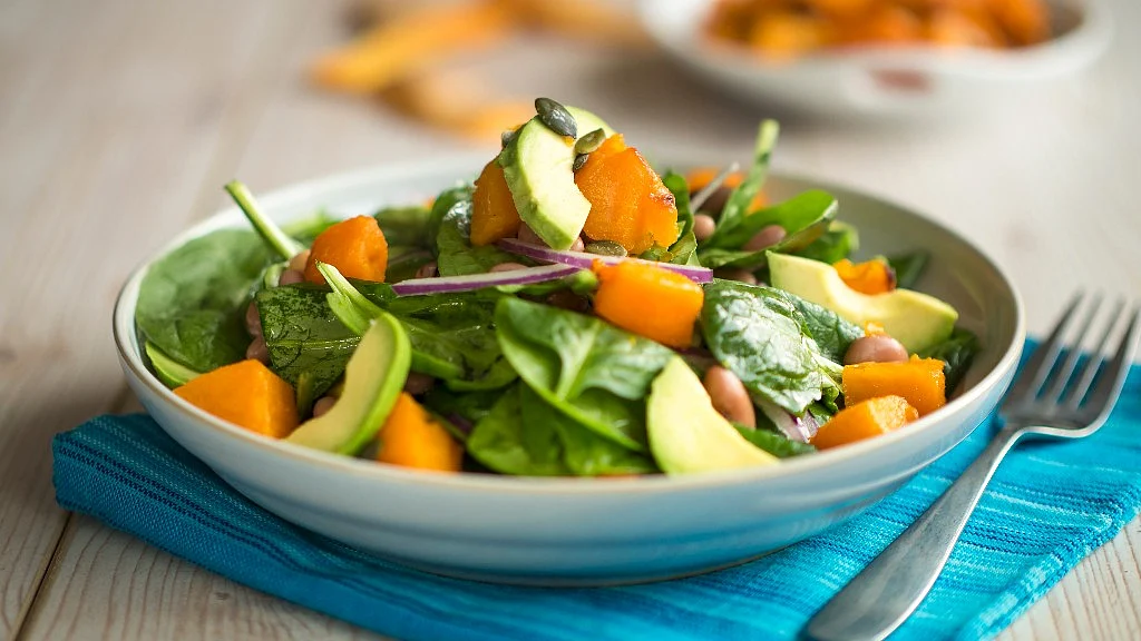 Salads are super healthy but not on an empty stomach. 