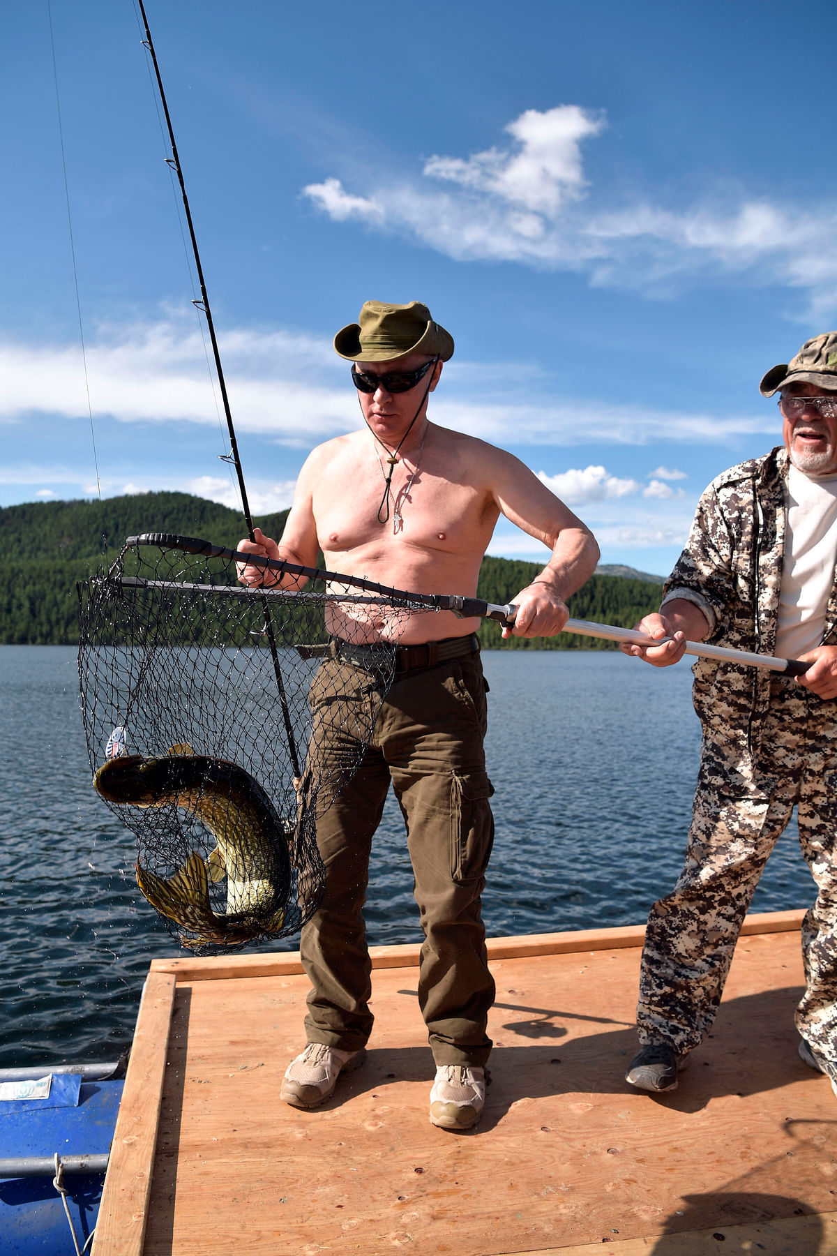 Russian President Vladimir Putin has gone spearfishing in southern Siberia’s mountains.