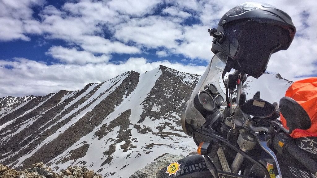 Top of the World: 360° Video of Riding Through Khardung La Pass