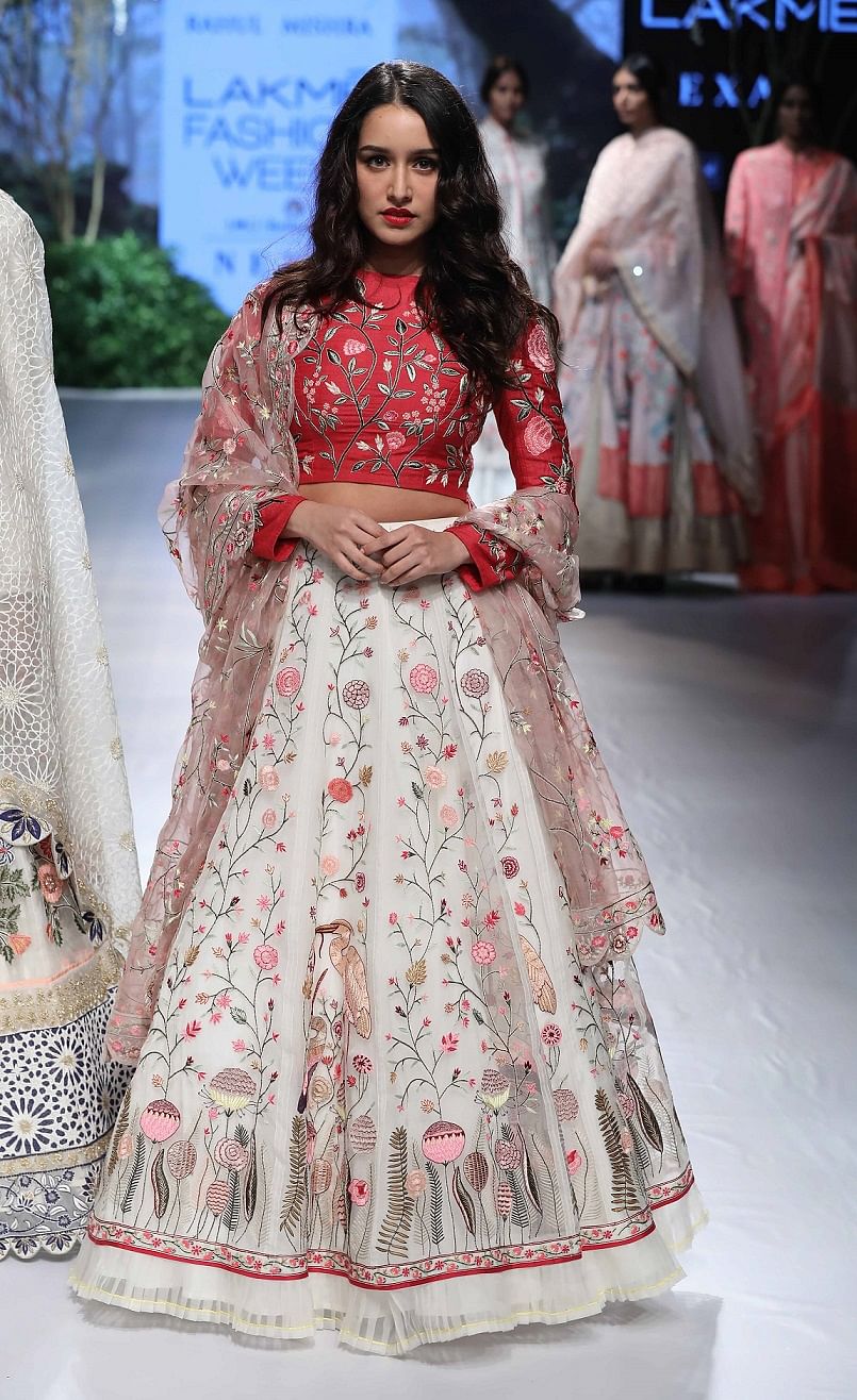 A little bit of magenta, a little bit of white, and a scalloped dupatta in between: What Shraddha Kapoor wore at LFW