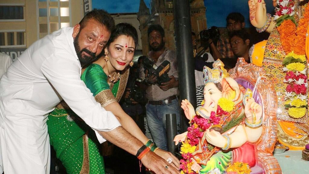 Sanjay Dutt goes <i>Ganpati Bappa </i>with wife Manyata Dutt.
