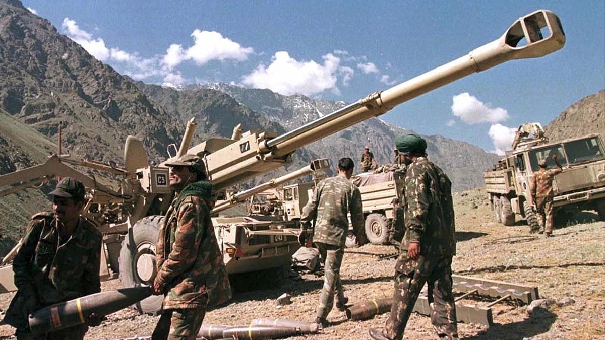 File photo of Indian soldiers carrying shells near a Bofors FH-77B 155mm artillery gun.