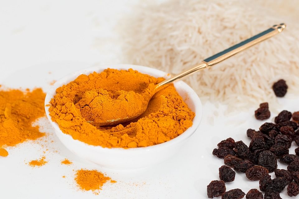 Turmeric is an effective remedy for a sore throat, cough, flu and even insomnia.