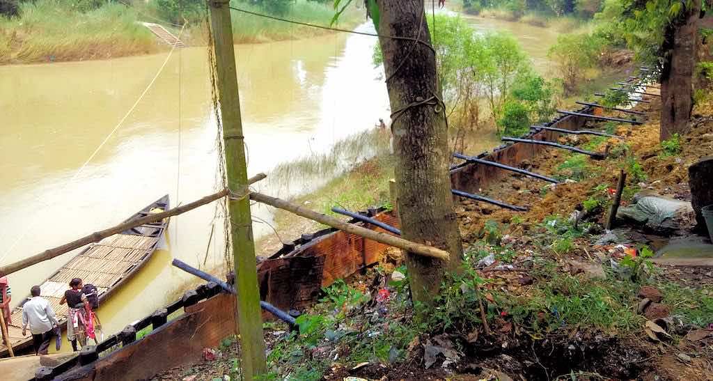 Incessant rains in Paschim Medinipur had led to breach of riverbanks and flooding.