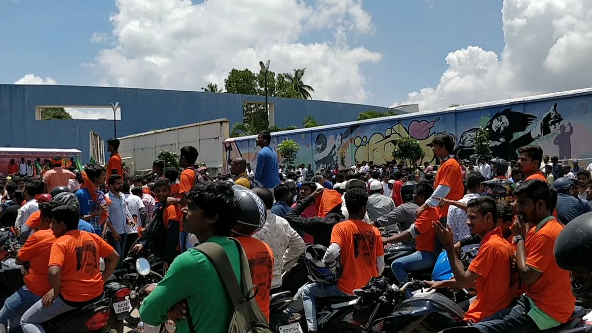 Several protesters were taken to preventive custody and detained on the way by cops. 