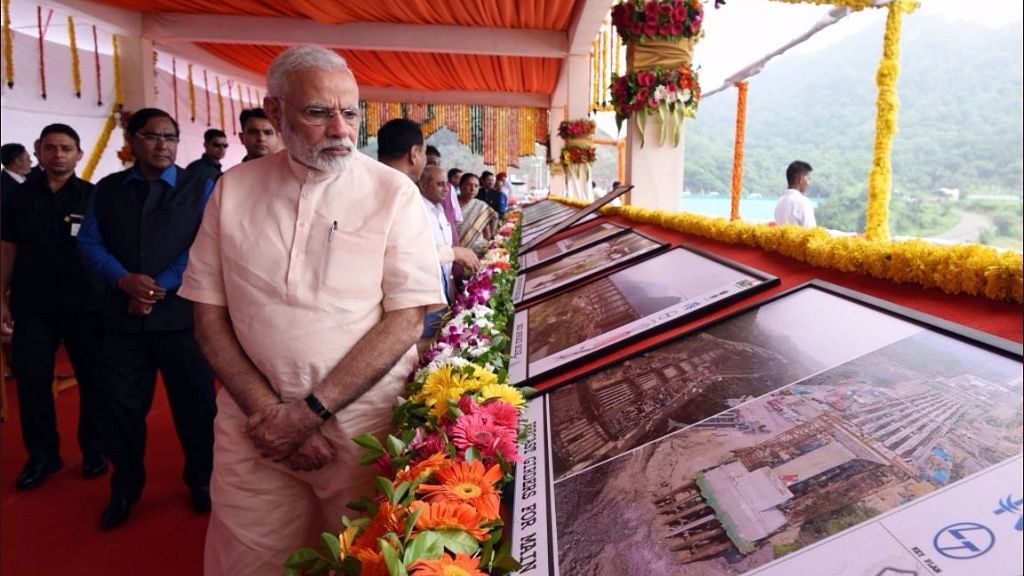 File Photo: PM Modi unveiled the plaque dedicating the Sardar Sarovar Dam to the nation amidst chanting of vedic hymns by students. 
