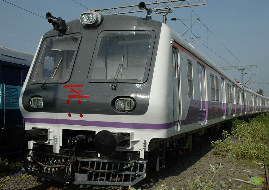 Teen girl pushed off a Mumbai local.