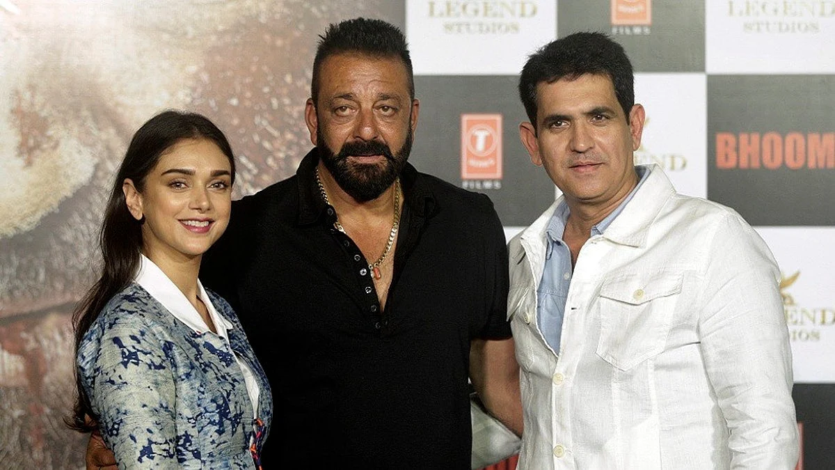 Sanjay Dutt with his <i>Bhoomi</i> director Omung Kumar and co-actor, Aditi Rao Hydari.