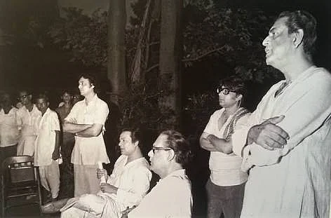 Hemant Kumar (third from right) with Satyajit Ray, Uttam Kumar and Soumitra Chatterjee.