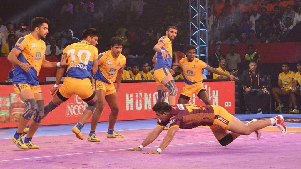 Ajay Thakur scored five points in the last minute to lead Tamil Thalaivas to a narrow 34-33 victory over UP Yoddha.
