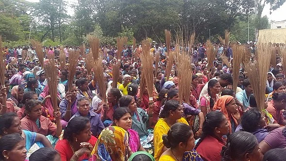 Pourakarmikas (city sweepers) protesting demanding salaries. 