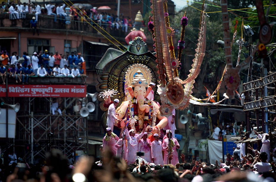 Lalbaugcha Raja being taken for immersion. 