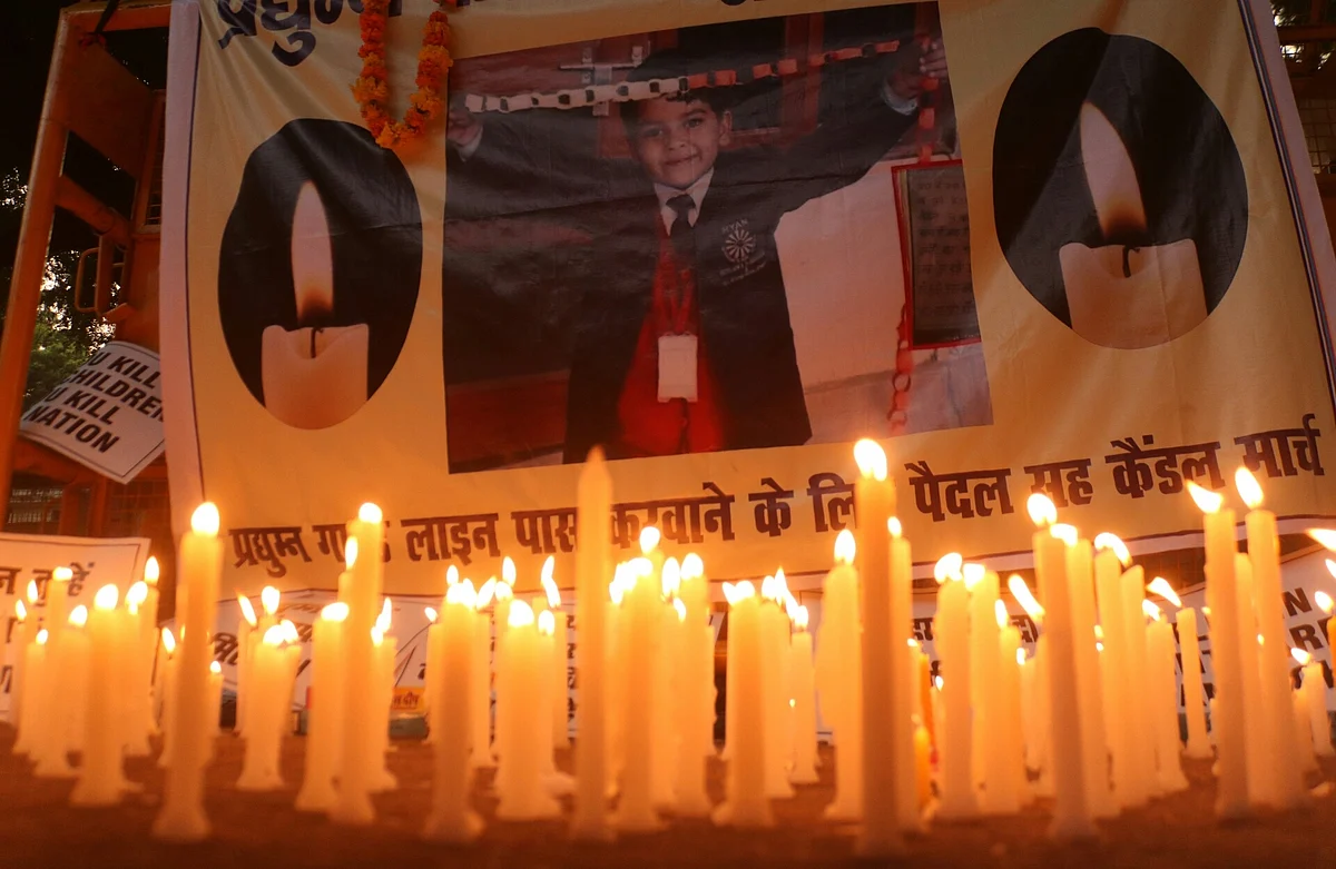 Candle light vigil organised by Mithila Student Union (MSU) over the killing of Pradyumn, a Ryan International School student at Jantar Mantar, 17 September, 2017.