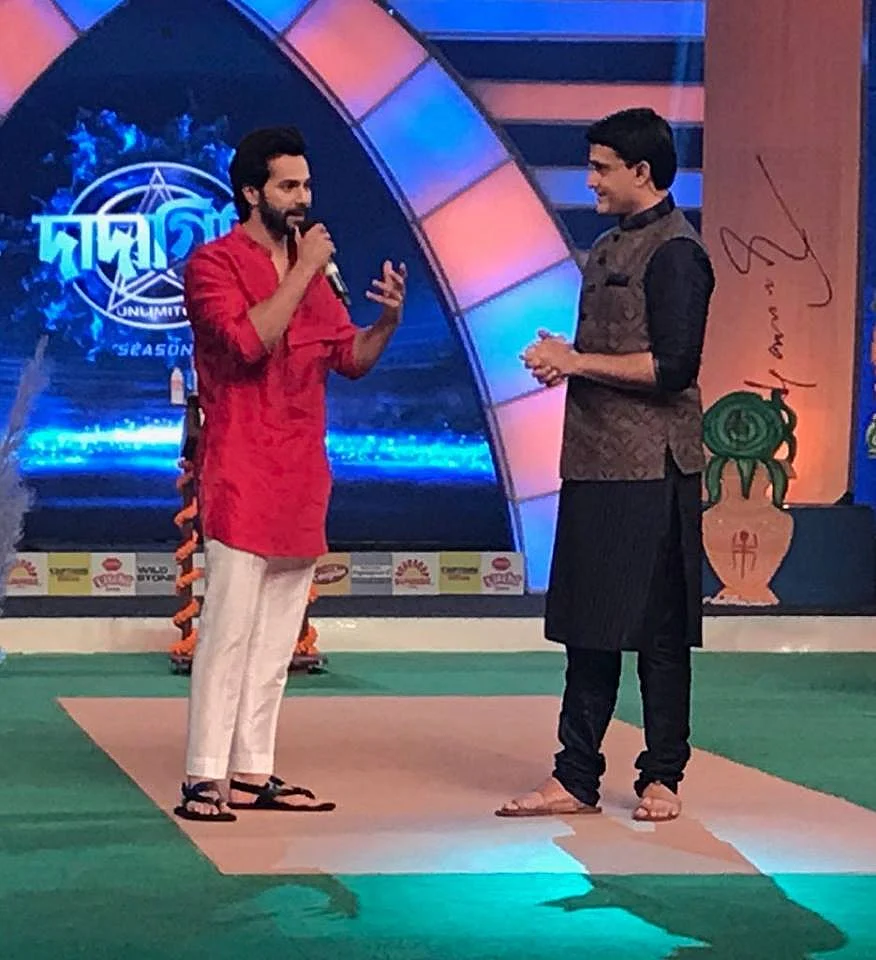Varun Dhawan on the sets of Sourav Ganguly’s quiz show <i>Dadagiri</i>.