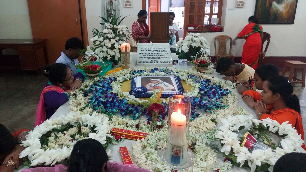 Hundreds participate at the ceremony in which Mother Teresa was declared as co-patroness of Archdiocese of Kolkata.