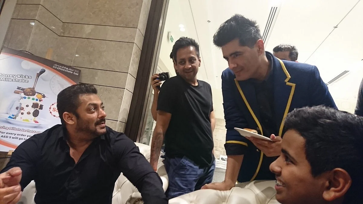 Salman: Want some? Manish: NO SUGAR! 