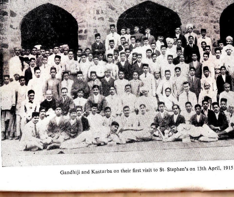 Mahatma Gandhi lived at the Valmiki temple for a year, where he conducted classes for children in the neighbourhood.