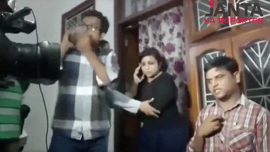 

An enraged Republic TV representative was seen snatching Vishal Thakur’s lapel mic.