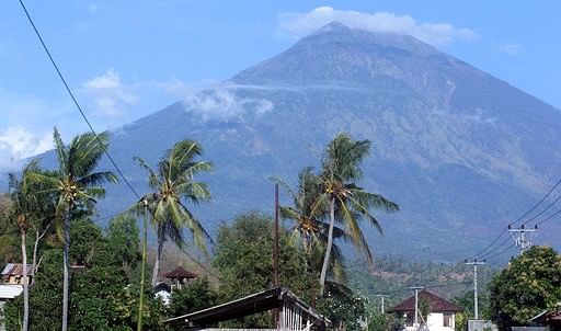 Warnings that a volcano on the Indonesian  island of Bali will erupt have sparked an exodus.