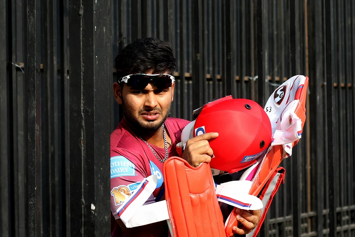 Should Rishabh Pant have been called up to play in place of Shikhar Dhawan?
