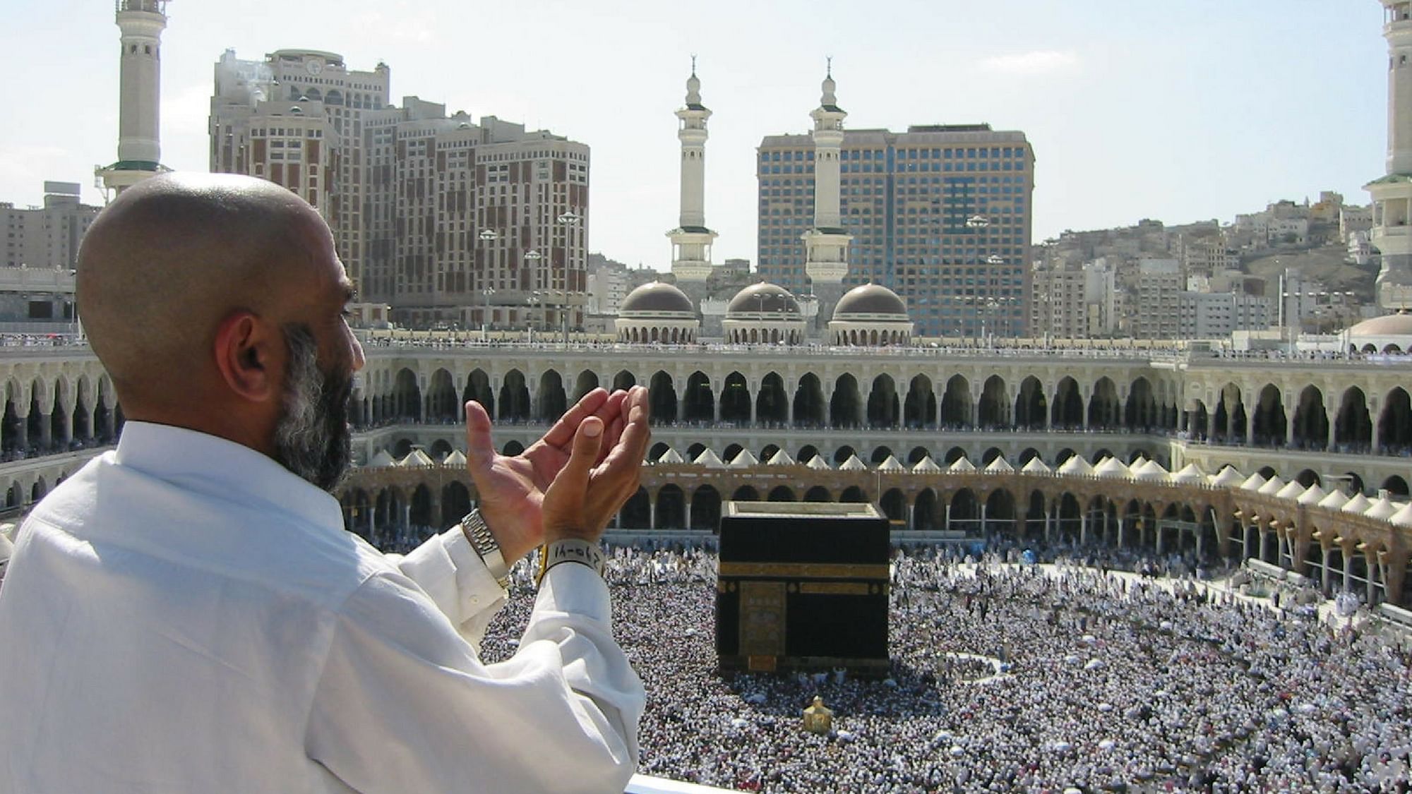 Photo of a pilgrim in supplication. Image used for representational purposes.