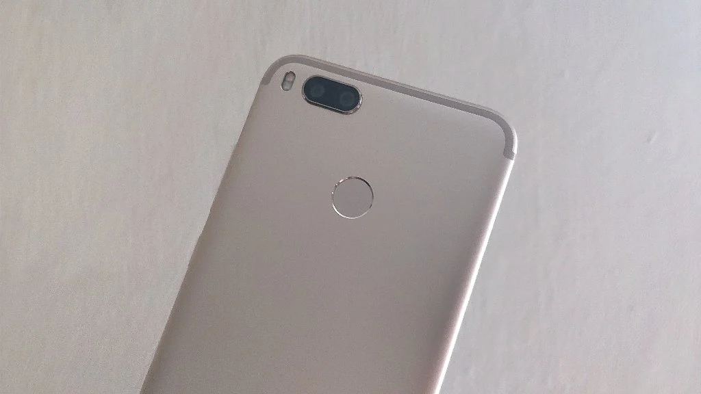 That’s the Xiaomi MiA1 Android One phone. 