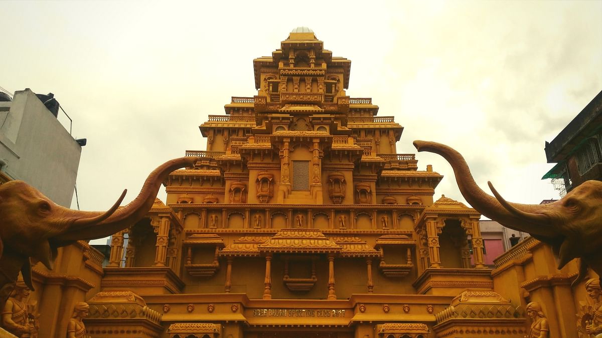 A Lake Town pujo has re-imagined Baahubali’s palace in the kingdom of Mahishmati as its Durga Pujo pandal this year.