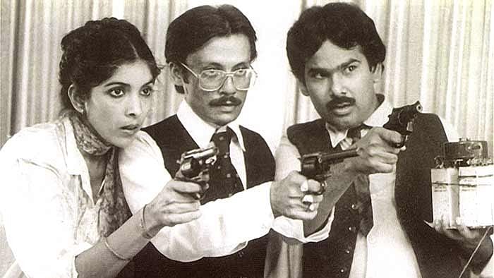 Neena Gupta, Pankaj Kapoor and Satish Kaushik in a scene from Kundan Shah’s <i>Jaane Bhi Do Yaaro.</i>