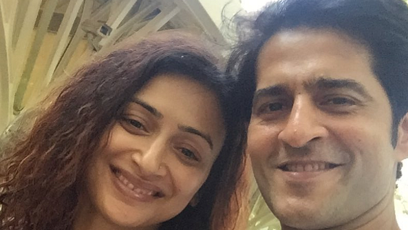 HitenTejwani with his wife Gauri Tejwani.