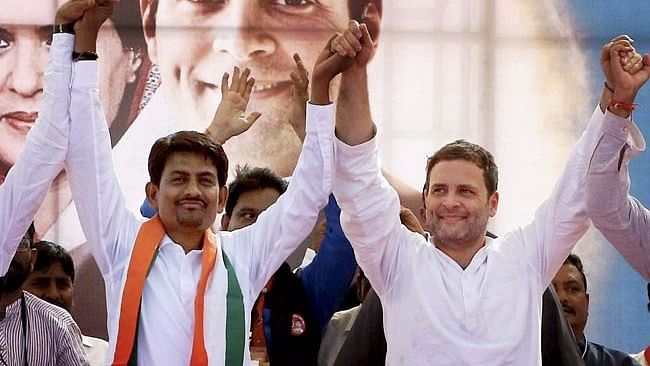Alpesh Thakor with Congress President Rahul Gandhi in Gujarat.