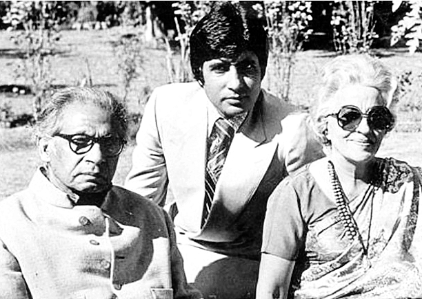 Amitabh Bachchan with his father Harivansh Rai Bachchan and mother Teji Bachchan.