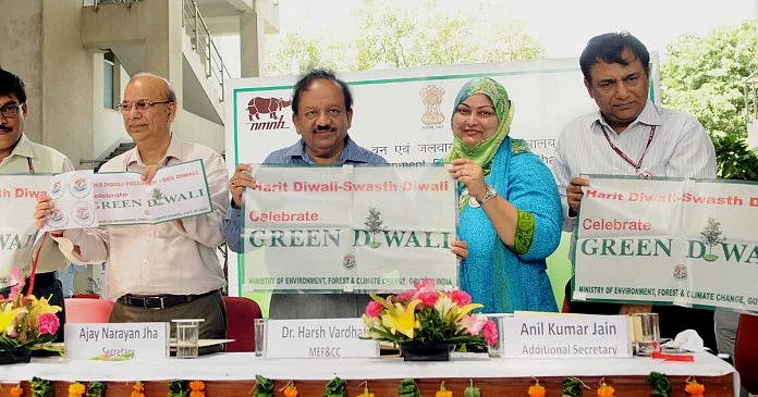 The Union Minister for Science & Technology, Earth Sciences and Environment, Forest & Climate Change, Dr Harsh Vardhan launching the ‘Harit Diwali, Swasth Diwali’ campaign, in New Delhi on 17 August 2017. 