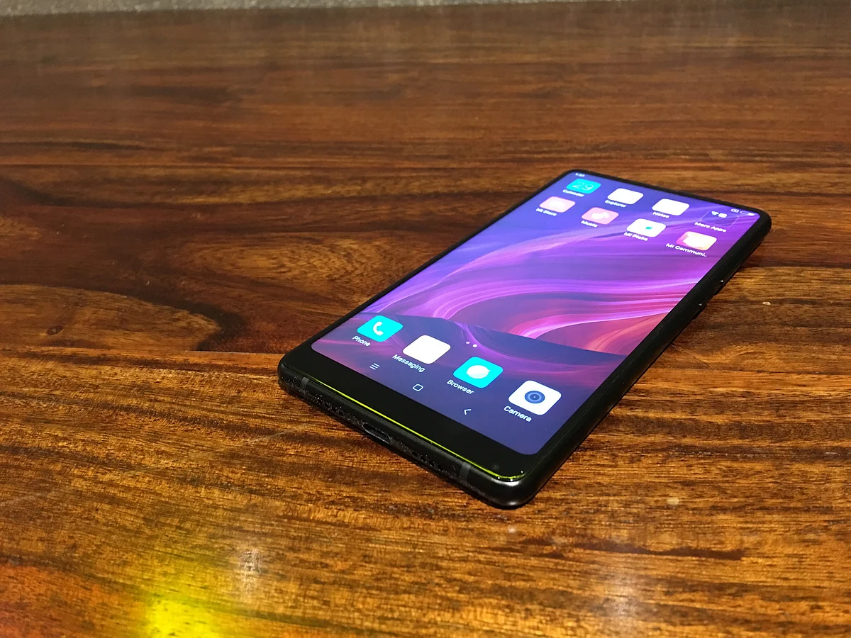 The 18:9 screen ratio of the Mi Mix 2 supports full HD resolution