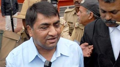 Abdul Karim Telgi, the kingpin of the multi-crore stamp paper scam, was admitted to Victoria Hospital.