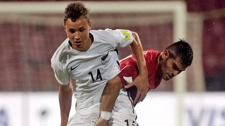 New Zealand’s Kingsley Sinclair duels for the ball with Turkey’s Recep Gul.
