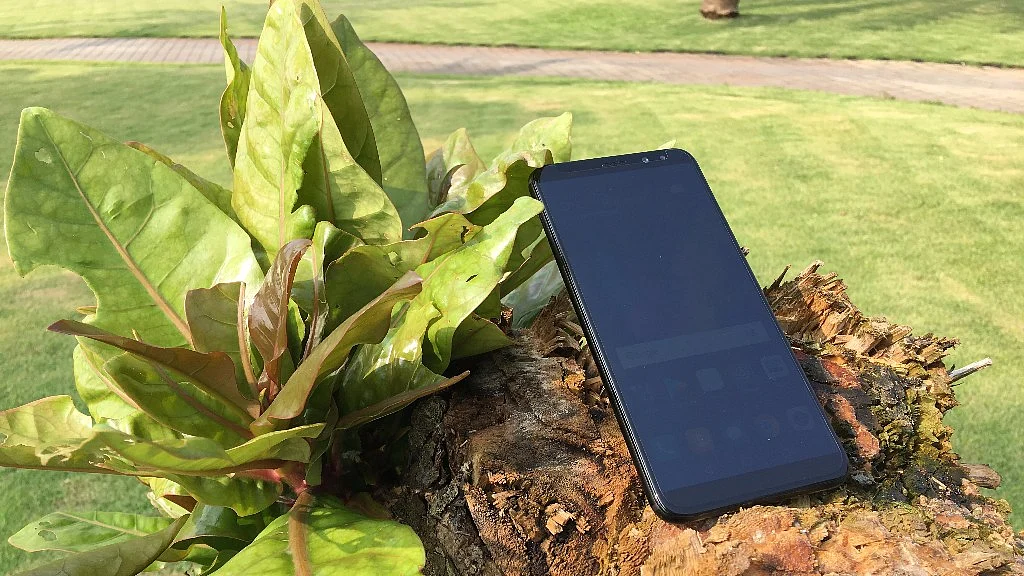 Though the display is full HD it struggles under direct sunlight