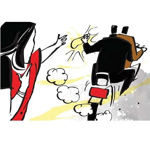 Incidents of chain snatching has been on the rise as only 2 weeks ago, another woman, was robbed by motor-bike borne chain snatchers on Anna Flyover.